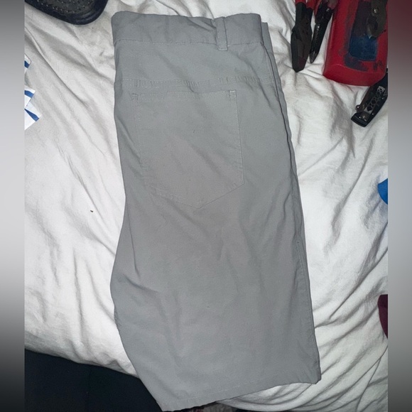 Grey Oakley men’s shorts regular fit size 34 - Picture 2 of 15